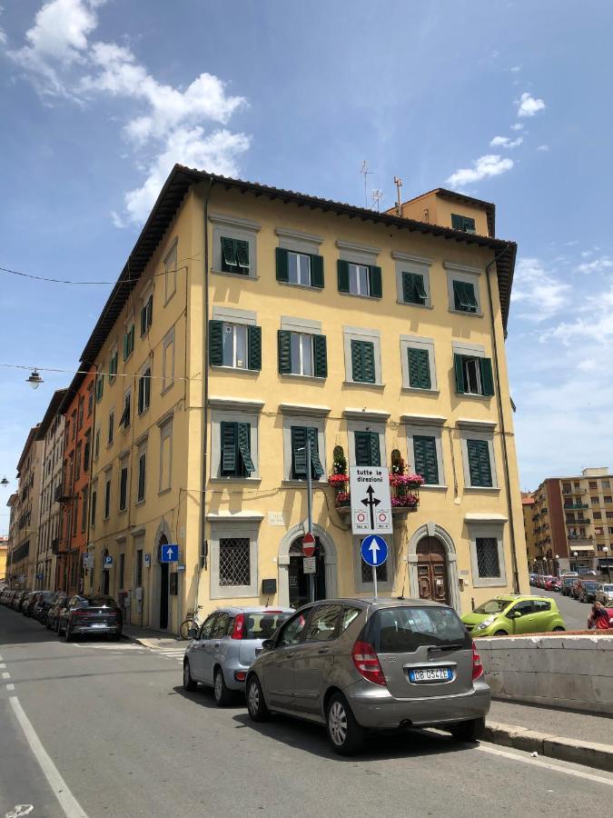 Renovated Apartment With 3 Bedrooms In An Historic Palazzo Between Port And Old Town Livorno Exterior foto