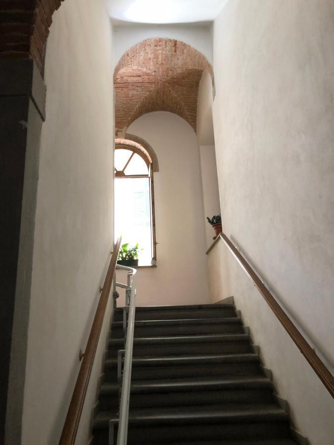 Renovated Apartment With 3 Bedrooms In An Historic Palazzo Between Port And Old Town Livorno Exterior foto