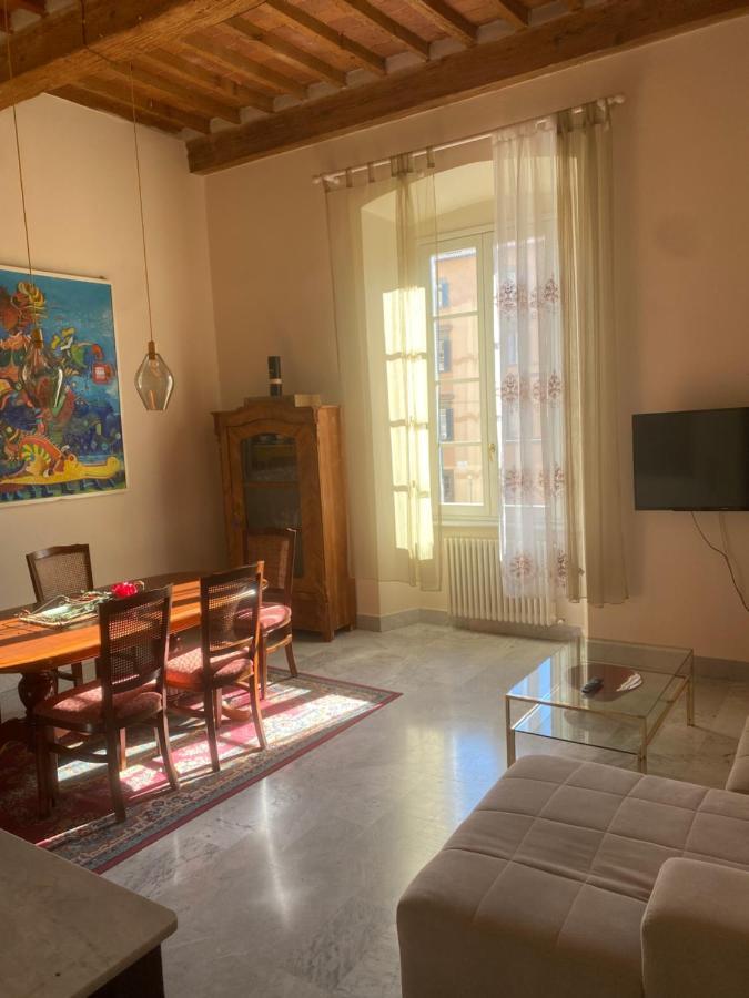 Renovated Apartment With 3 Bedrooms In An Historic Palazzo Between Port And Old Town Livorno Exterior foto